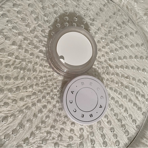 BECCA HYDRA-Mist Setting Powder - Picture 3 of 3